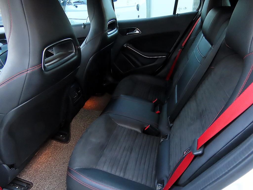 벤츠 GLA 클래스 GLA클래스 X156 GLA45 AMG 4MATIC 이미지 6