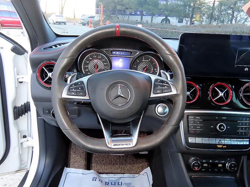 벤츠 GLA 클래스 GLA클래스 X156 GLA45 AMG 4MATIC 이미지 8