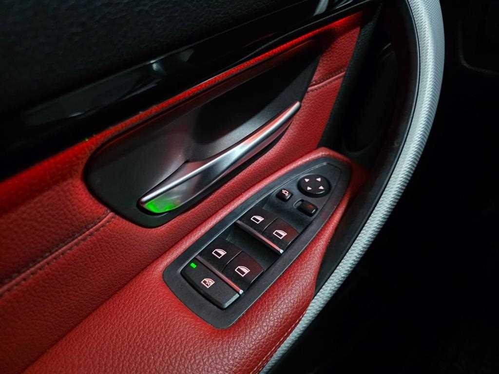 BMW 3시리즈 3시리즈 (F30) 330i M 스포츠 이미지 12