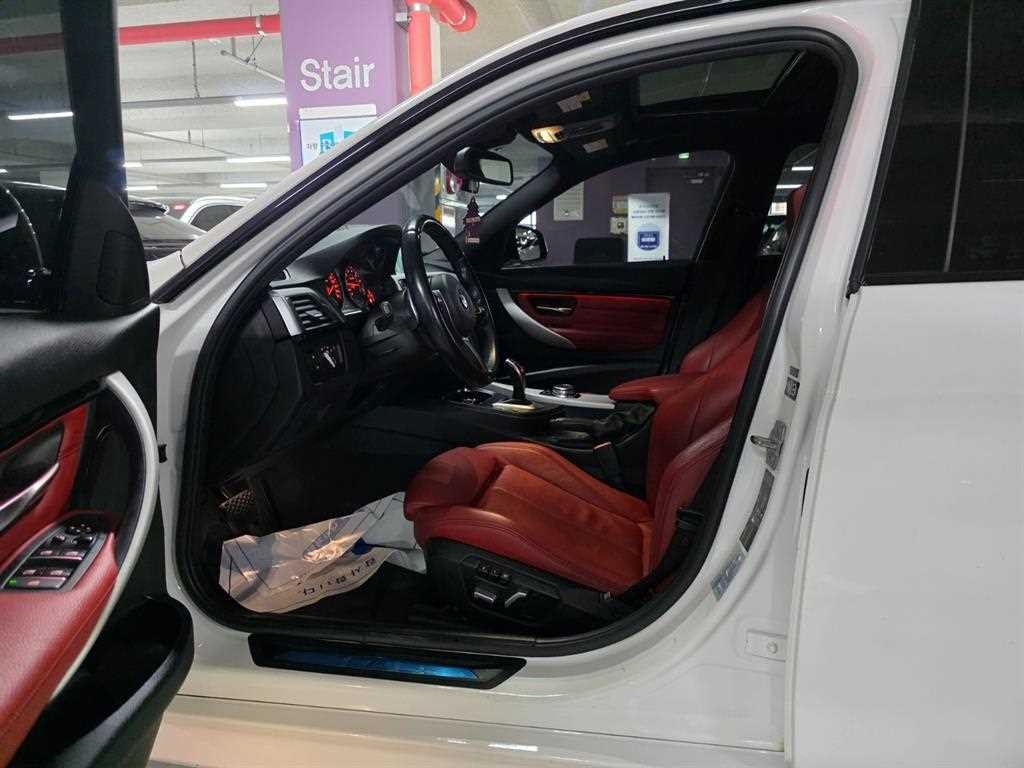BMW 3시리즈 3시리즈 (F30) 330i M 스포츠 이미지 15