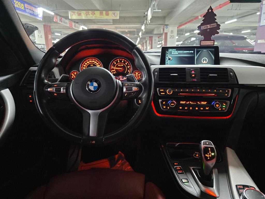 BMW 3시리즈 3시리즈 (F30) 330i M 스포츠 이미지 6