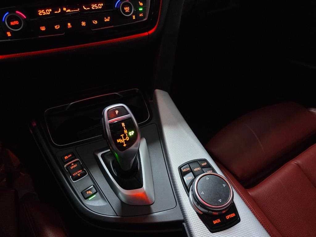 BMW 3시리즈 3시리즈 (F30) 330i M 스포츠 이미지 9