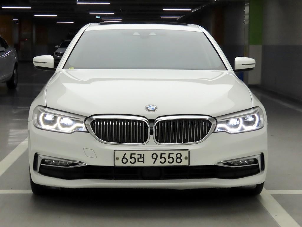 BMW 5시리즈 5시리즈 (G30) 520d 럭셔리 스페셜 에디션 이미지 1