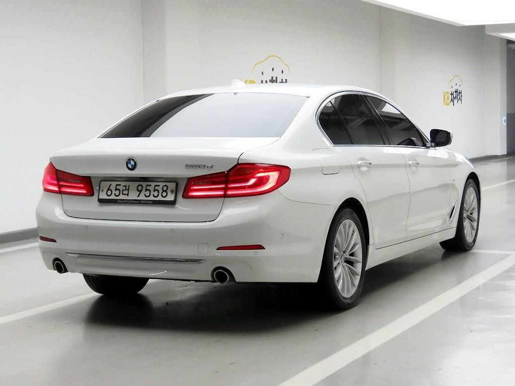BMW 5시리즈 5시리즈 (G30) 520d 럭셔리 스페셜 에디션 이미지 4