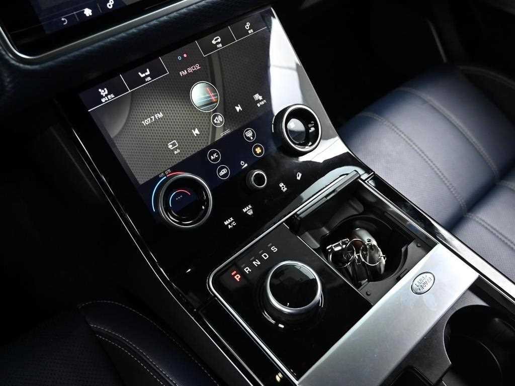 랜드로버 레인지로버 벨라 2.0 D240 R-다이나믹 SE 이미지 9