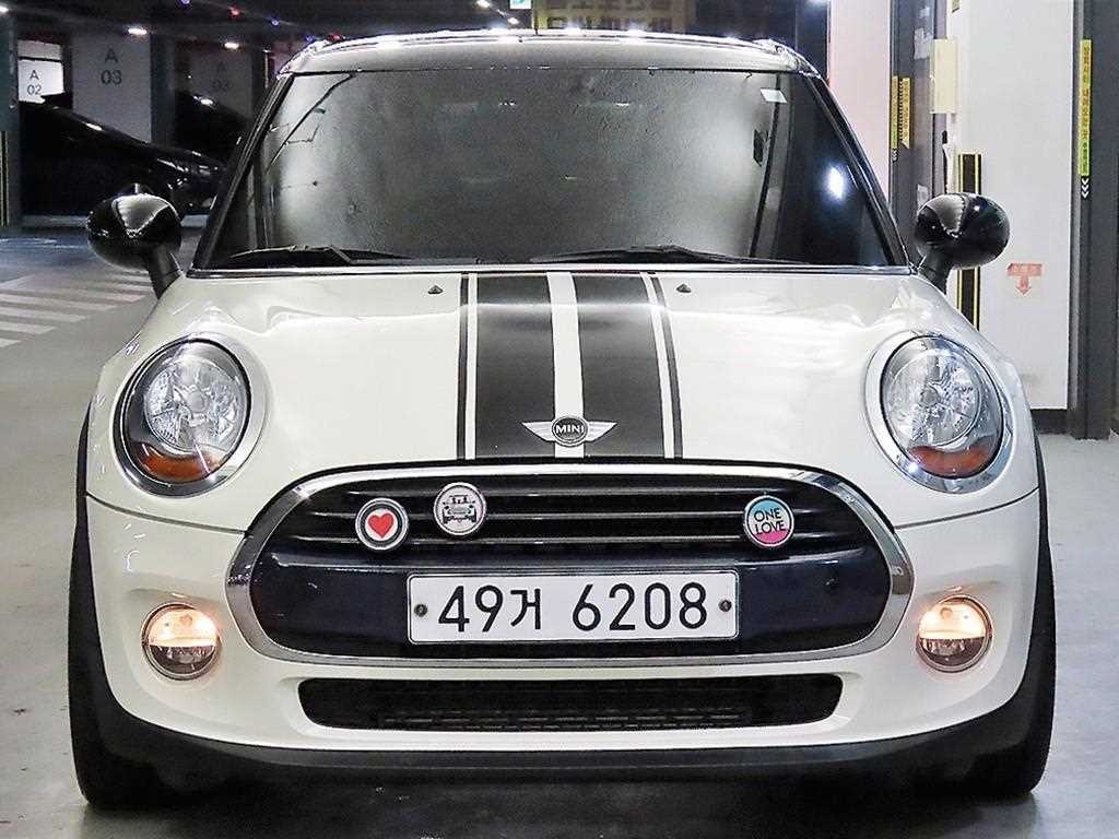 미니 쿠퍼 5도어 기본형 이미지 2