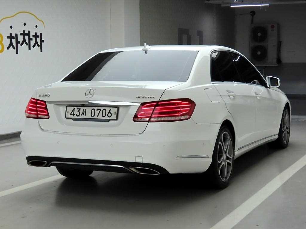 벤츠 E 클래스 E-클래스 W212 E250 블루텍 4MATIC 아방가르드 이미지 4