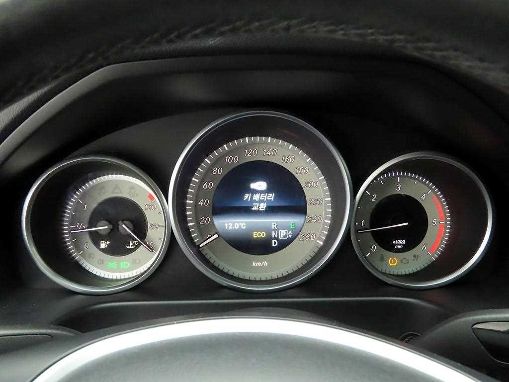 벤츠 E 클래스 E-클래스 W212 E250 블루텍 4MATIC 아방가르드 이미지 5