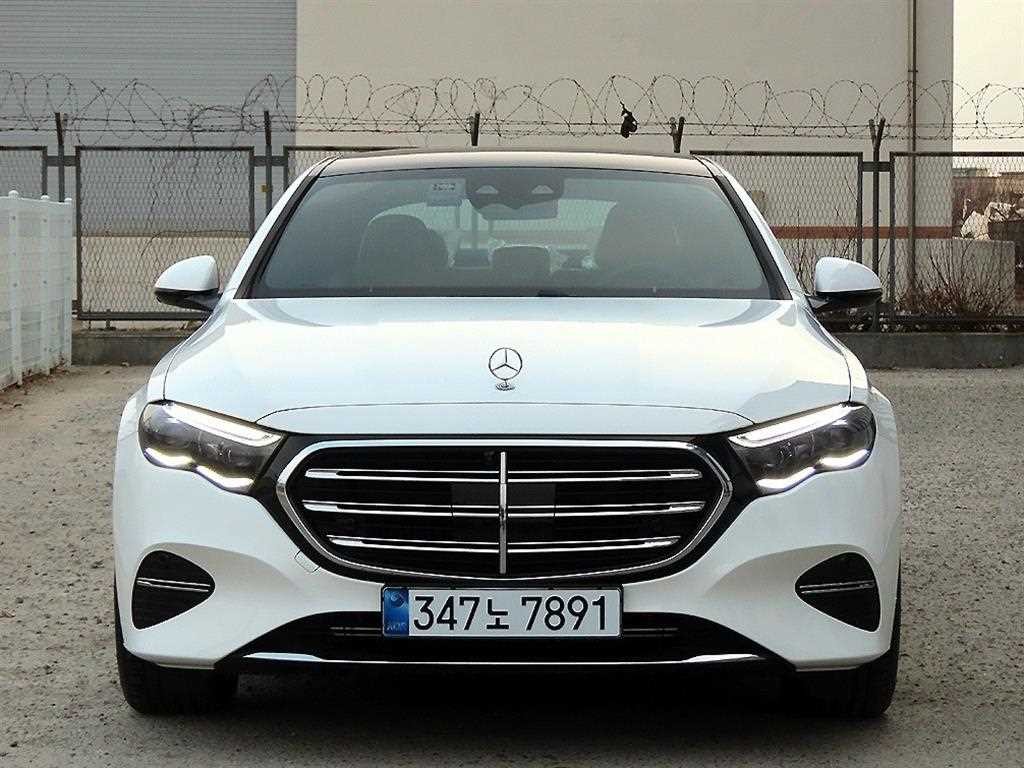 벤츠 E 클래스 E-클래스 W214 E300 4MATIC 익스클루시브 이미지 1