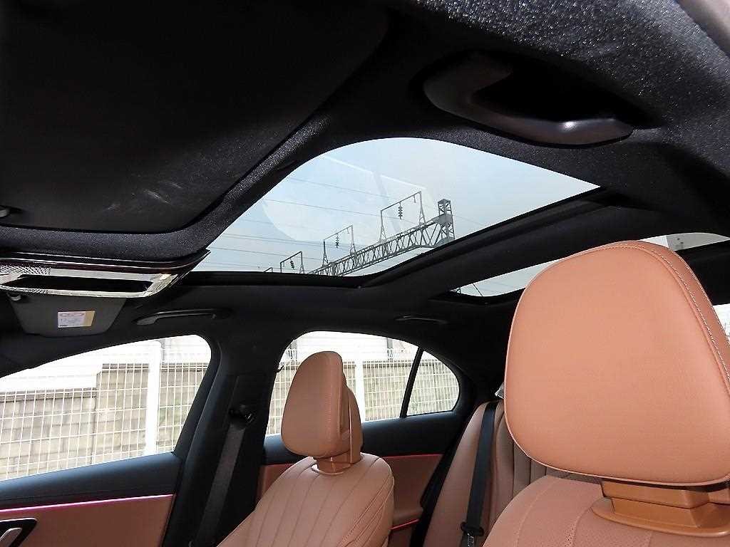 벤츠 E 클래스 E-클래스 W214 E300 4MATIC 익스클루시브 이미지 17
