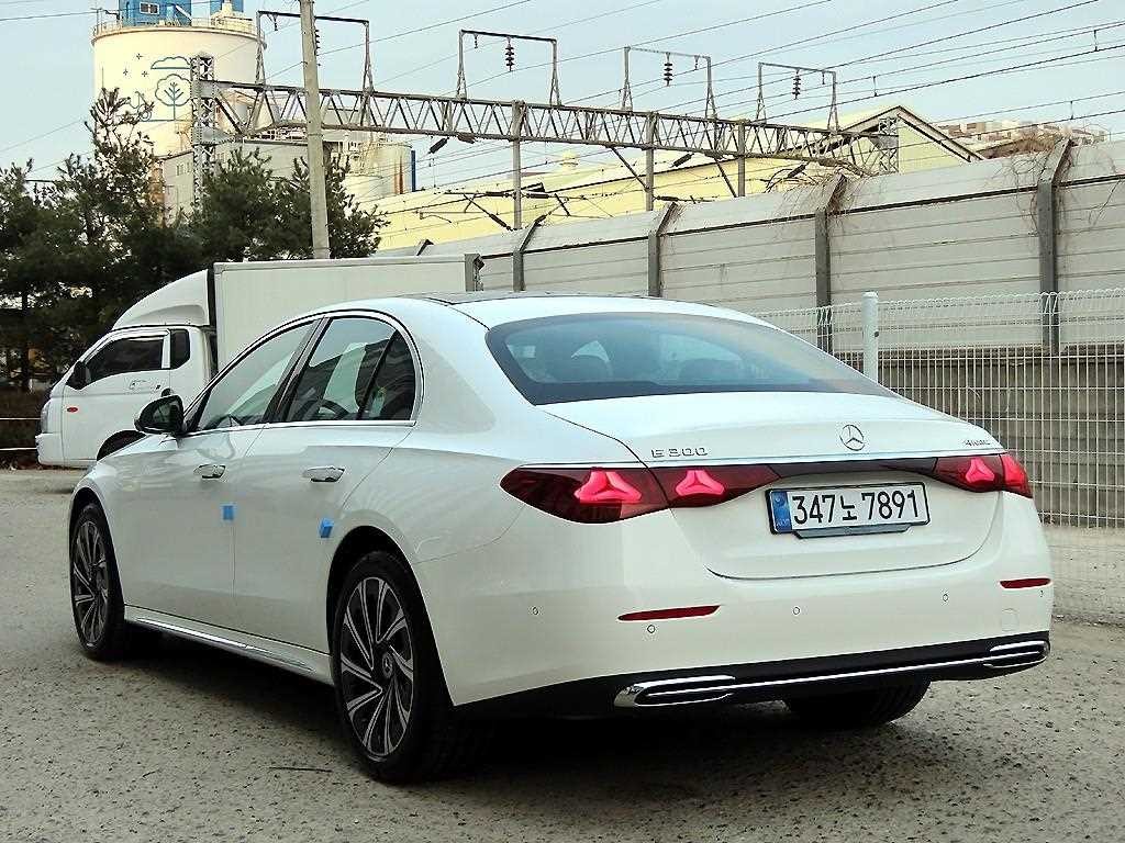 벤츠 E 클래스 E-클래스 W214 E300 4MATIC 익스클루시브 이미지 3