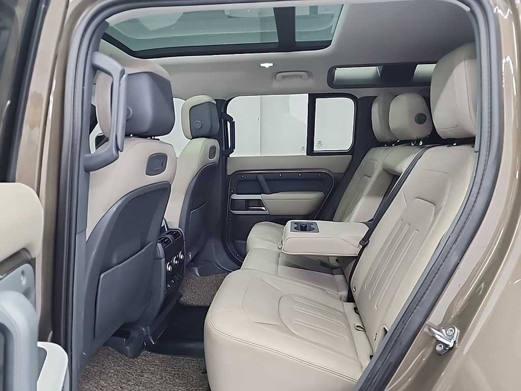 랜드로버 디펜더 디펜더 (L663) 110 D300 HSE 이미지 13