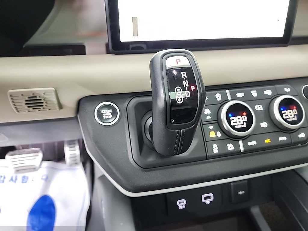 랜드로버 디펜더 디펜더 (L663) 110 D300 HSE 이미지 9