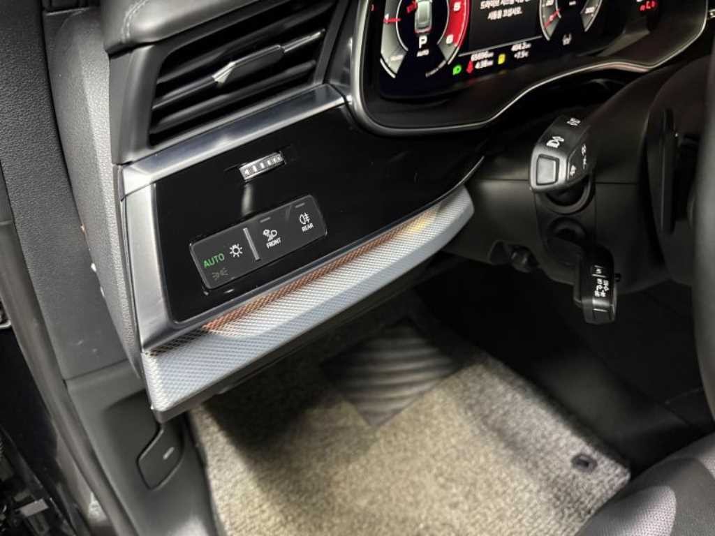 아우디 Q8 45 TDI 콰트로 프리미엄 이미지 12