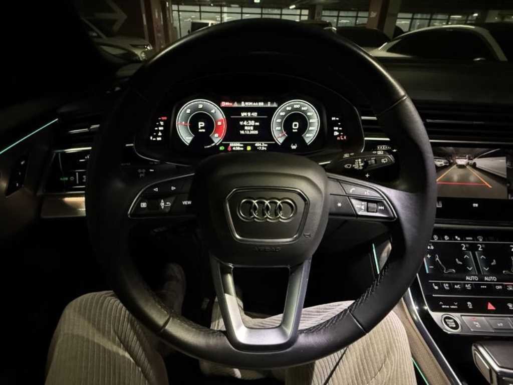 아우디 Q8 45 TDI 콰트로 프리미엄 이미지 13