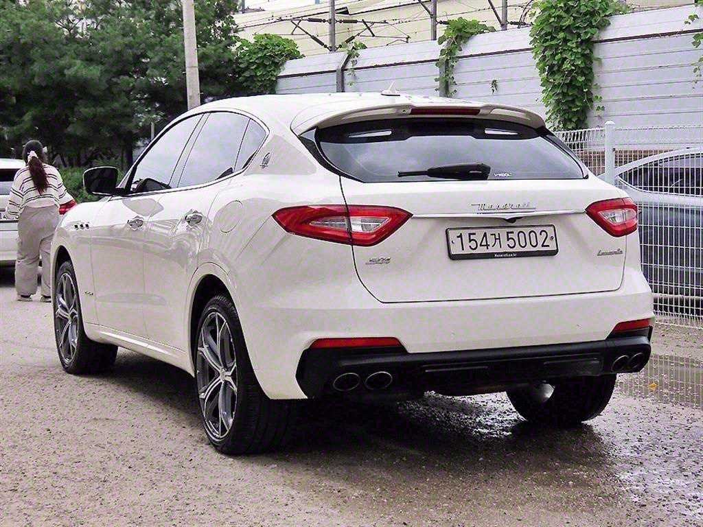 마세라티 르반떼 3.0 S AWD 그란스포츠 이미지 3