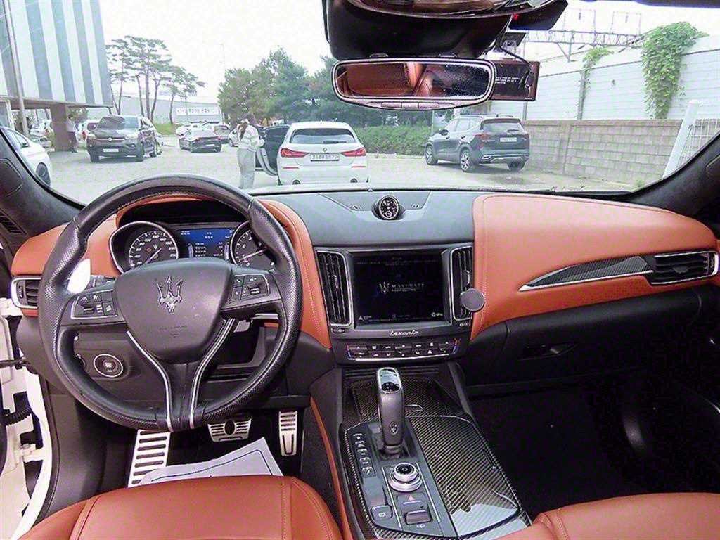 마세라티 르반떼 3.0 S AWD 그란스포츠 이미지 7