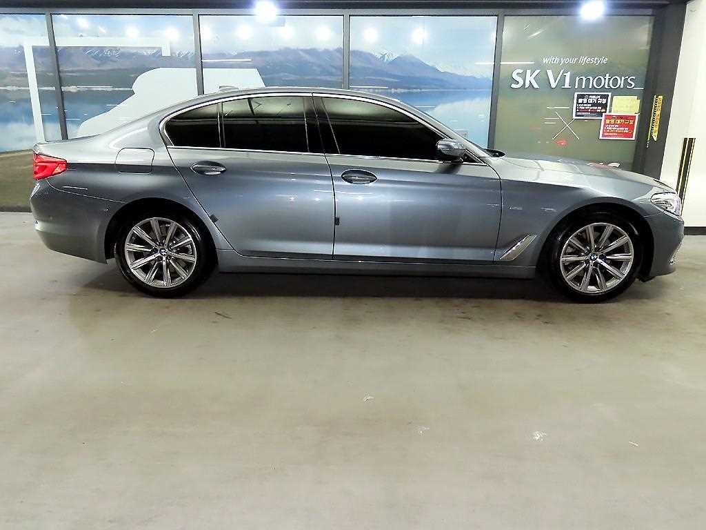 BMW 5시리즈 5시리즈 (G30) 520i 럭셔리 이미지 3