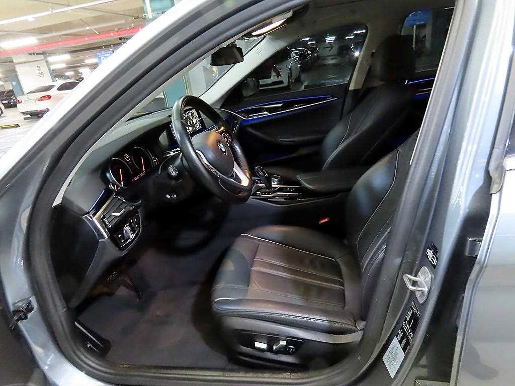 BMW 5시리즈 5시리즈 (G30) 520i 럭셔리 이미지 6