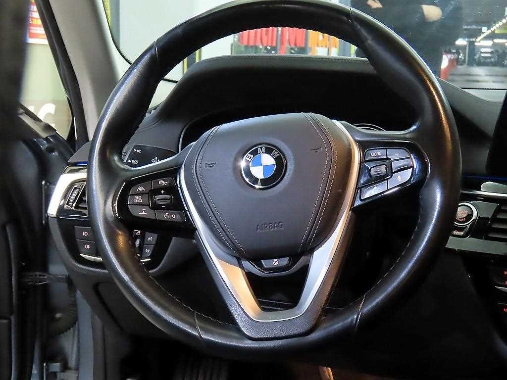 BMW 5시리즈 5시리즈 (G30) 520i 럭셔리 이미지 8