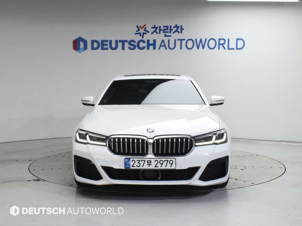 BMW 5시리즈 5시리즈 (G30) 530i M 스포츠 이미지 3