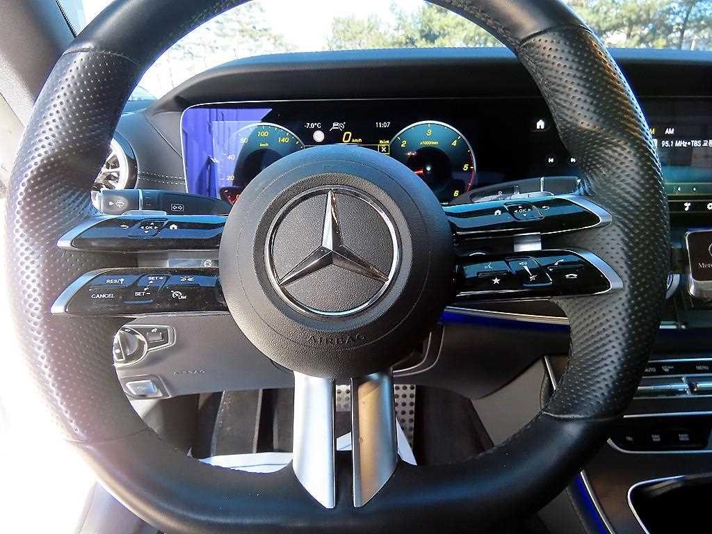 벤츠 E 클래스 E-클래스 W213 E300d 4MATIC 쿠페 이미지 8