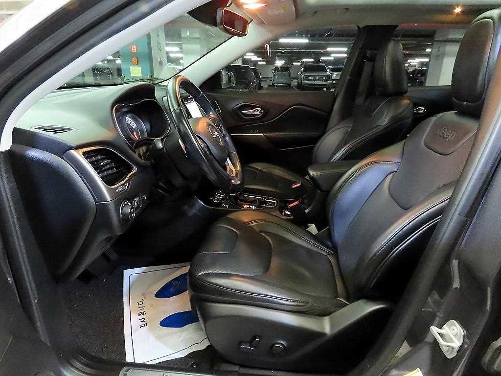 지프 체로키 체로키(KL) 2.4 리미티드 AWD 이미지 6