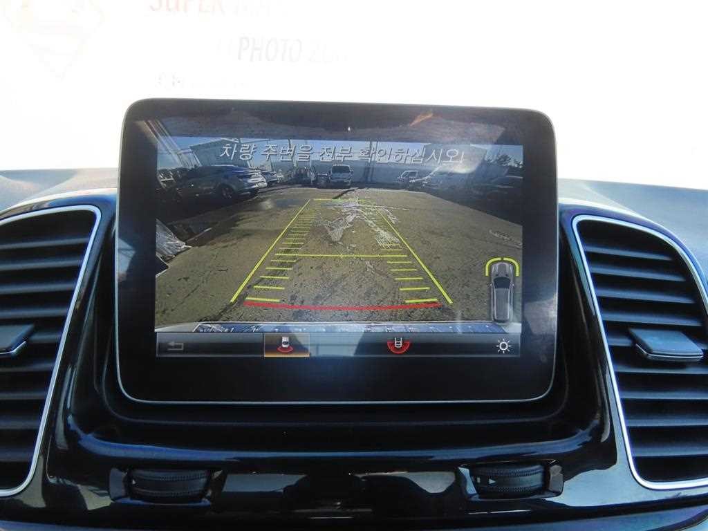 벤츠 GLE 클래스 GLE 클래스 W166 GLE 350 d 4MATIC 이미지 16