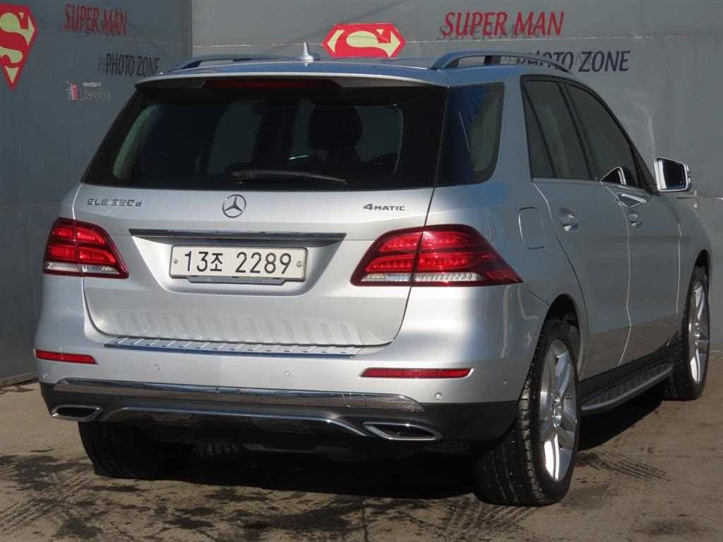 벤츠 GLE 클래스 GLE 클래스 W166 GLE 350 d 4MATIC 이미지 3