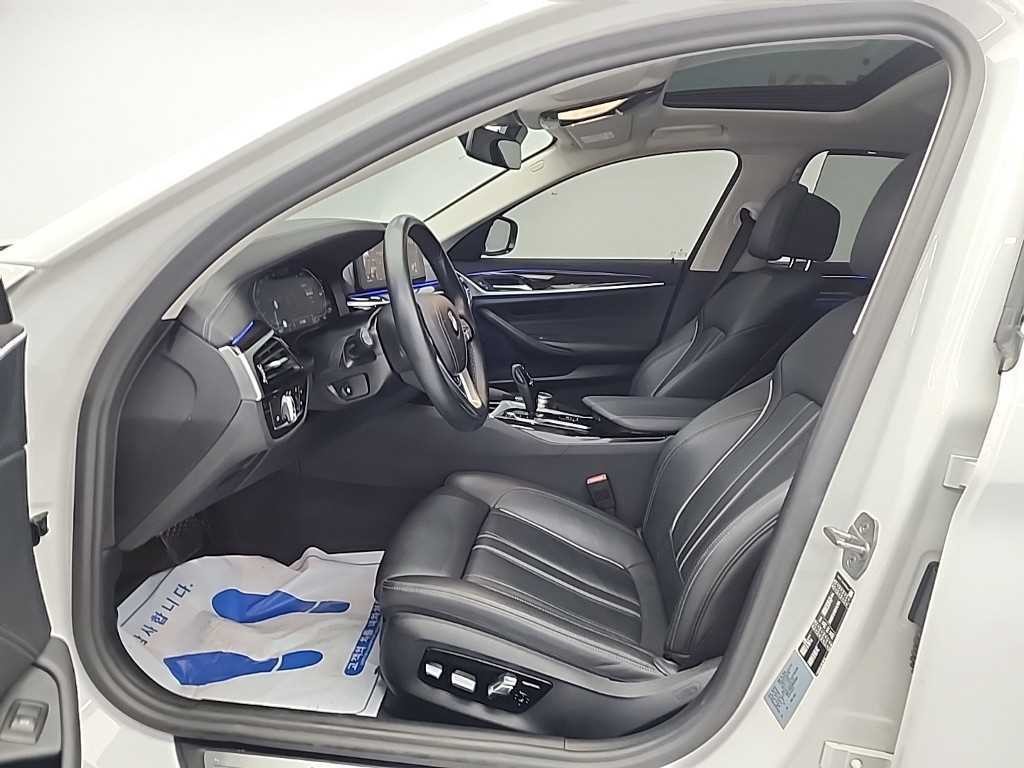 BMW 5시리즈 5시리즈 (G30) 520i 럭셔리 이미지 11