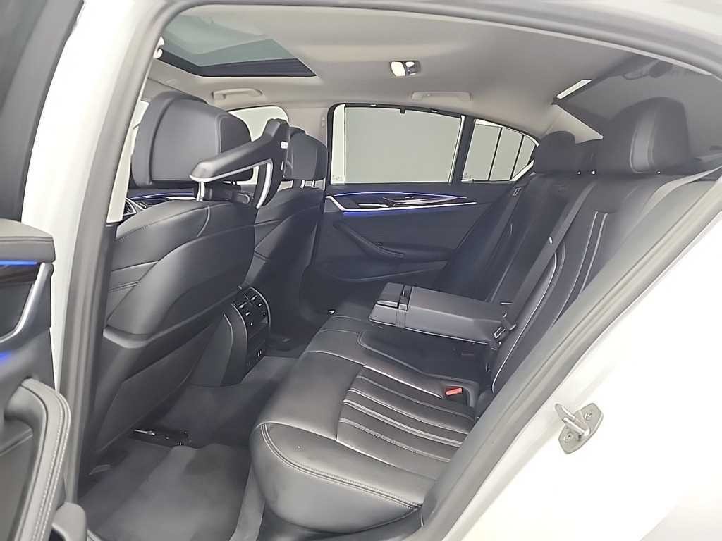BMW 5시리즈 5시리즈 (G30) 520i 럭셔리 이미지 12