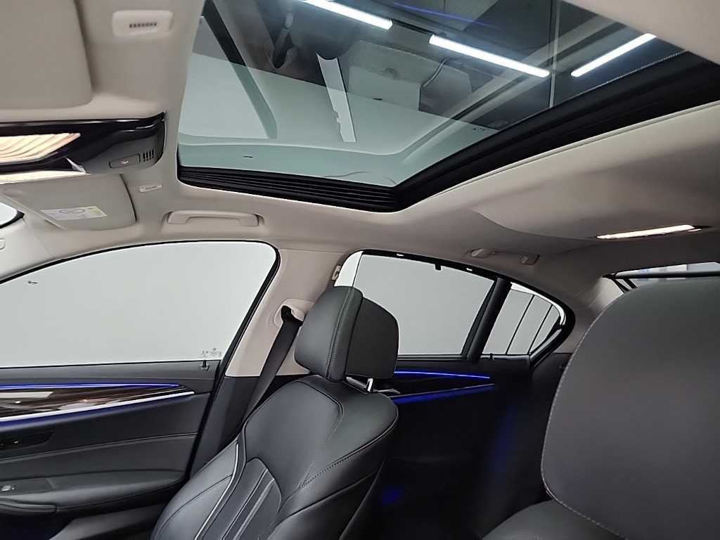 BMW 5시리즈 5시리즈 (G30) 520i 럭셔리 이미지 14