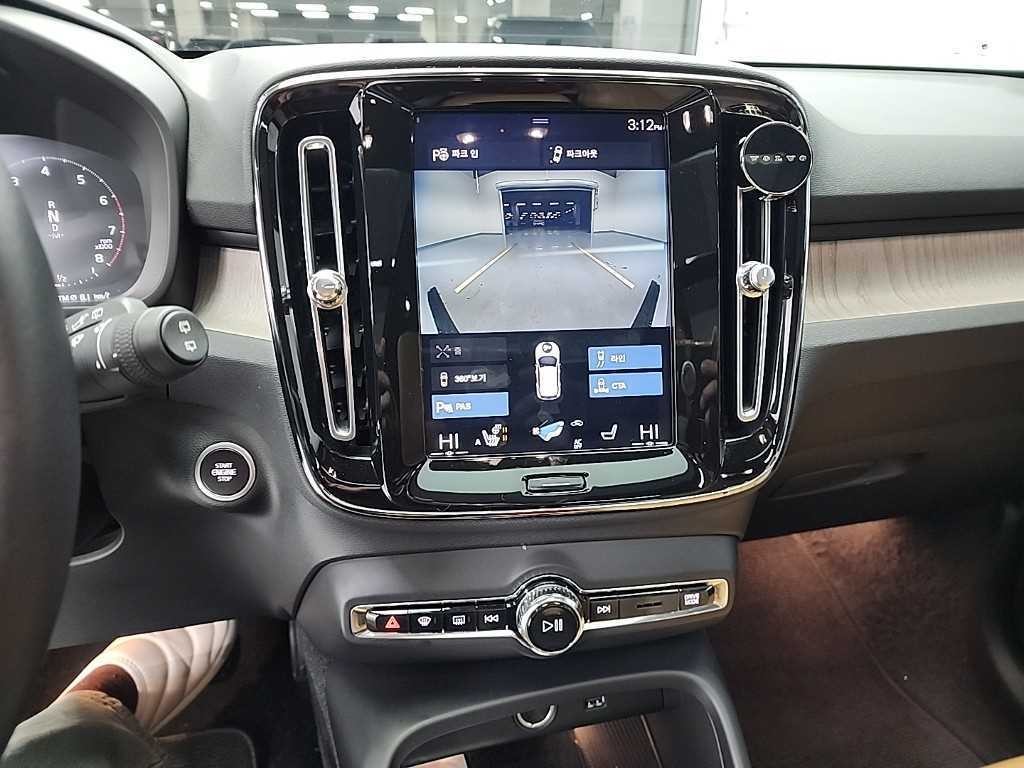 볼보 XC40 T4 4WD 인스크립션 이미지 9