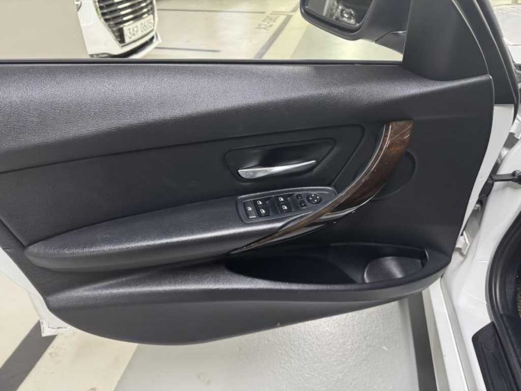 BMW 3시리즈 3시리즈 (F30) 320d 이미지 7