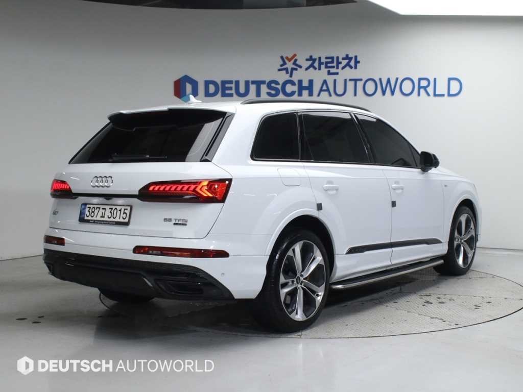 아우디 Q7 Q7 (4M) 55 TFSI 콰트로 프리미엄 이미지 2