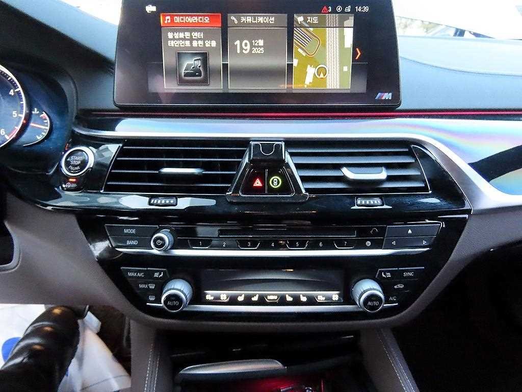 BMW 5시리즈 5시리즈 (G30) 520d xDrive M 스포츠 플러스 이미지 12