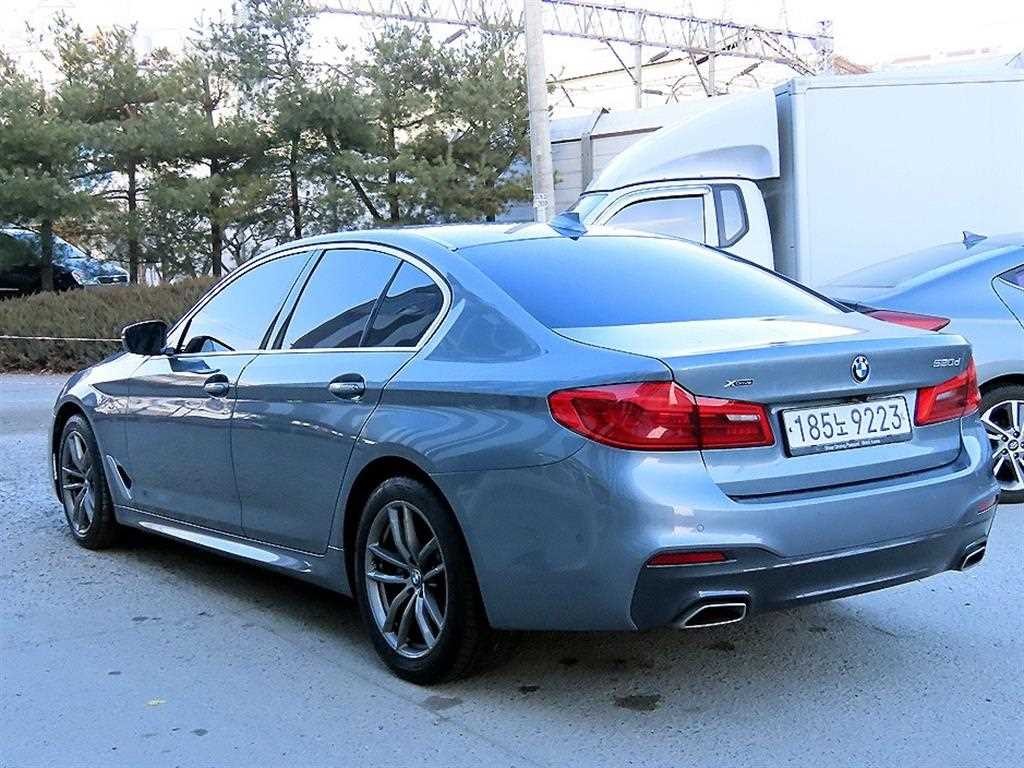 BMW 5시리즈 5시리즈 (G30) 520d xDrive M 스포츠 플러스 이미지 3