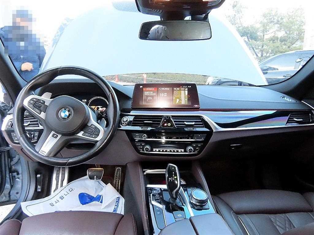 BMW 5시리즈 5시리즈 (G30) 520d xDrive M 스포츠 플러스 이미지 7