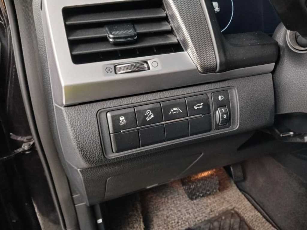 KG모빌리티(쌍용) 렉스턴 올 뉴 렉스턴 (Y450) 디젤 2.2 4WD 더 블랙 이미지 12