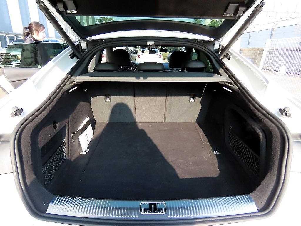 아우디 A5 A5 (F5) 45 TFSI 콰트로 프리미엄 스포트백 이미지 17