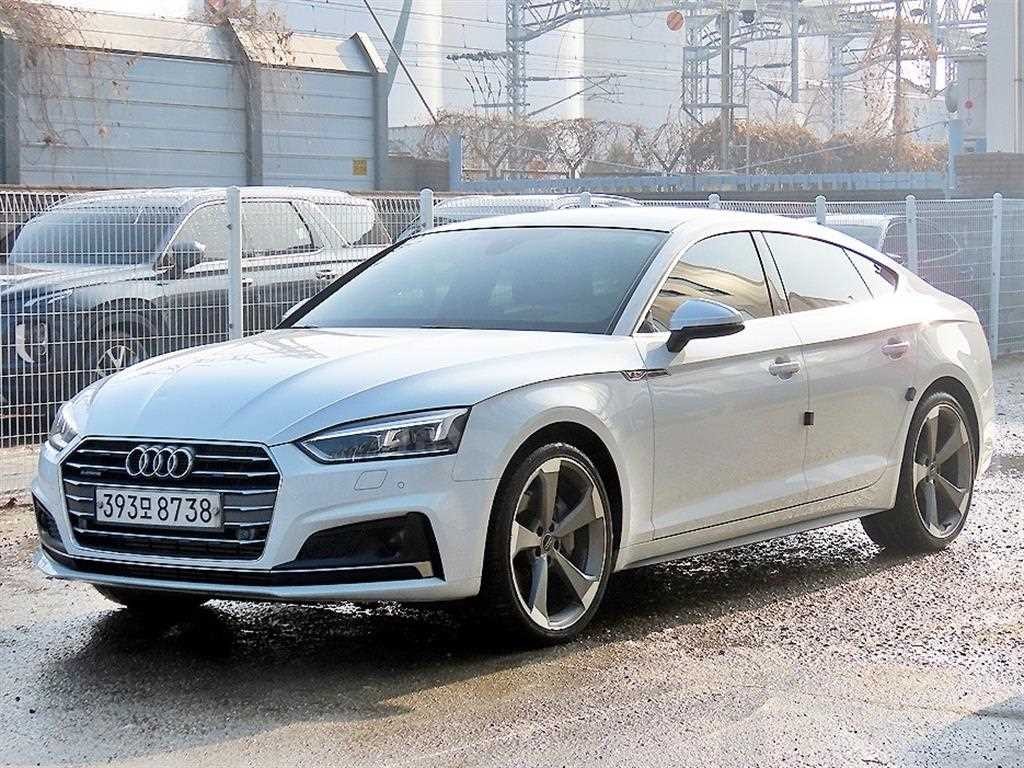 아우디 A5 A5 (F5) 45 TFSI 콰트로 프리미엄 스포트백 이미지 2