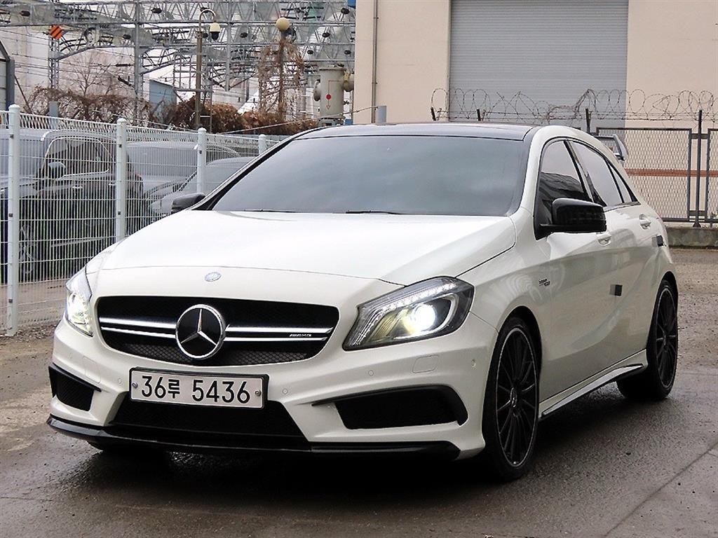 벤츠 A 클래스 A클래스 W176 A45 AMG 4MATIC 이미지 2