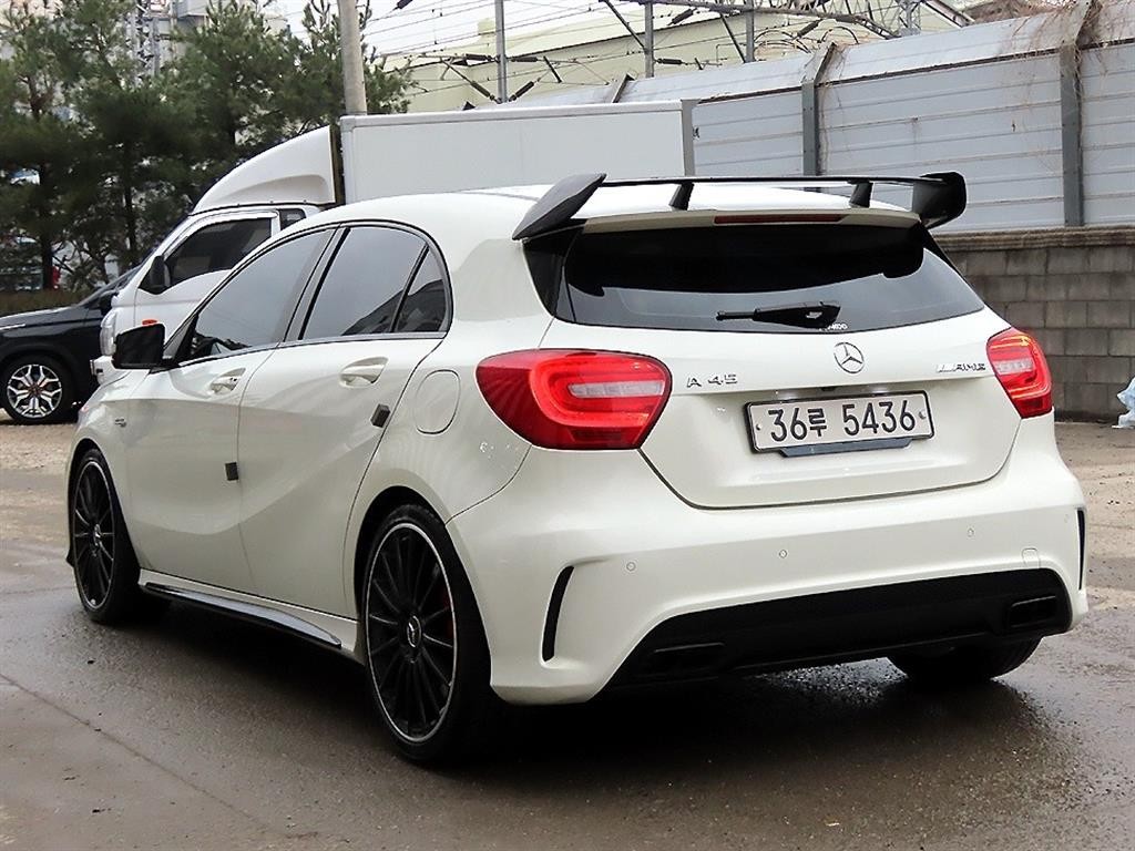 벤츠 A 클래스 A클래스 W176 A45 AMG 4MATIC 이미지 3