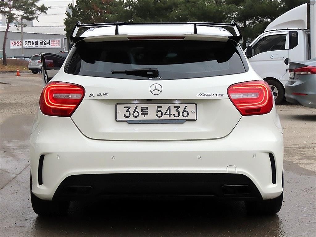 벤츠 A 클래스 A클래스 W176 A45 AMG 4MATIC 이미지 4
