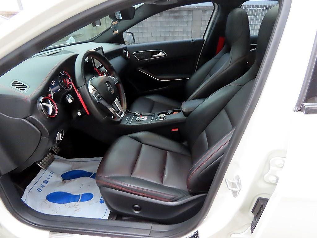 벤츠 A 클래스 A클래스 W176 A45 AMG 4MATIC 이미지 5