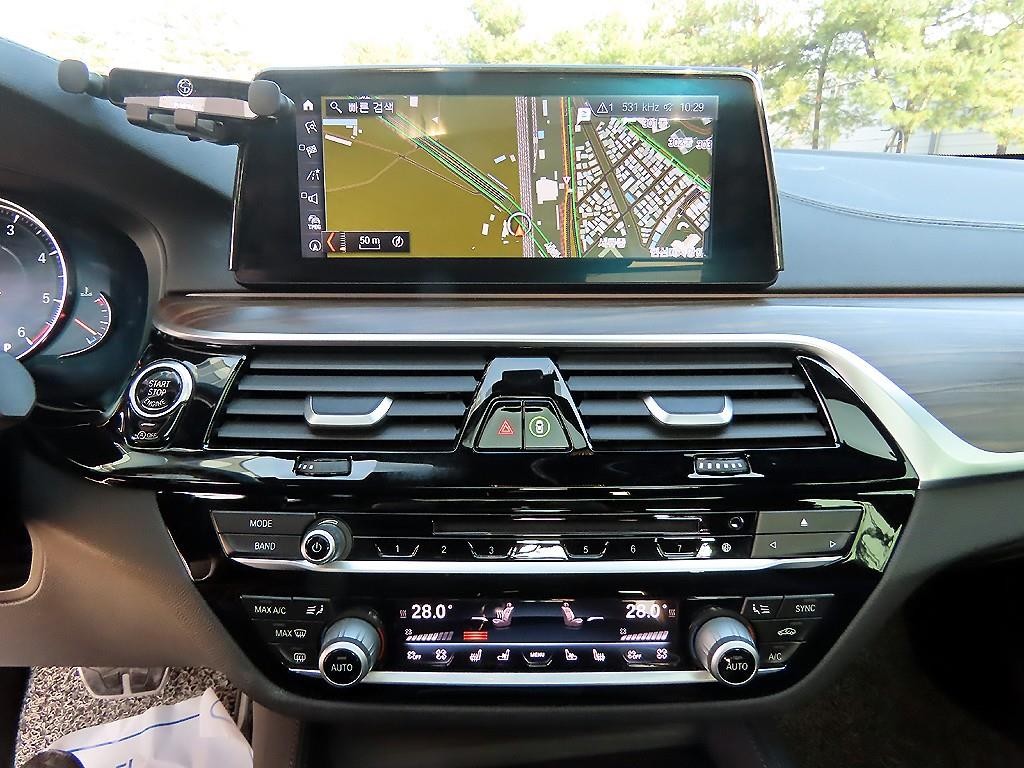 BMW 5시리즈 5시리즈 (G30) 520d M 스포츠 플러스 이미지 12
