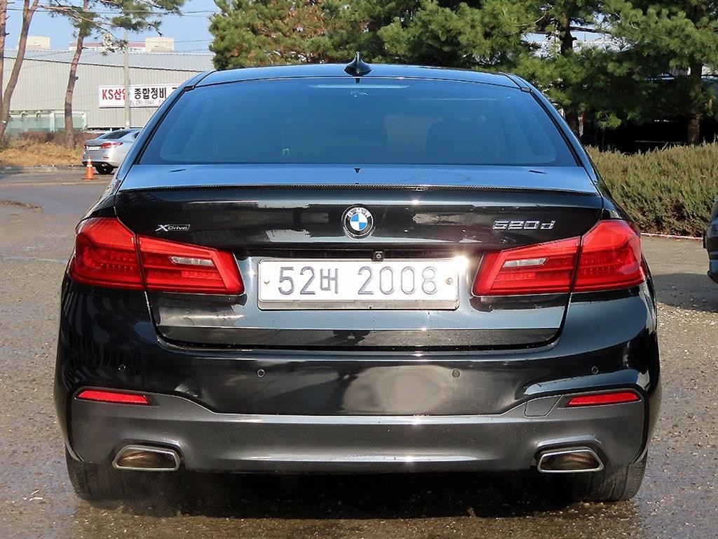 BMW 5시리즈 5시리즈 (G30) 520d M 스포츠 플러스 이미지 4