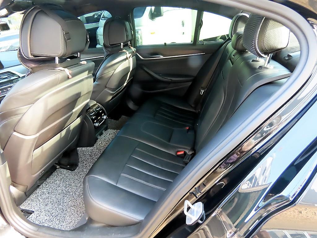 BMW 5시리즈 5시리즈 (G30) 520d M 스포츠 플러스 이미지 6