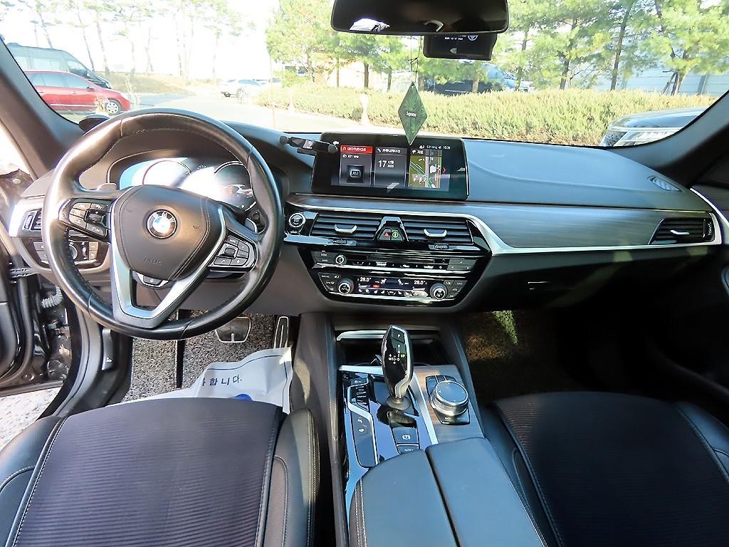 BMW 5시리즈 5시리즈 (G30) 520d M 스포츠 플러스 이미지 7