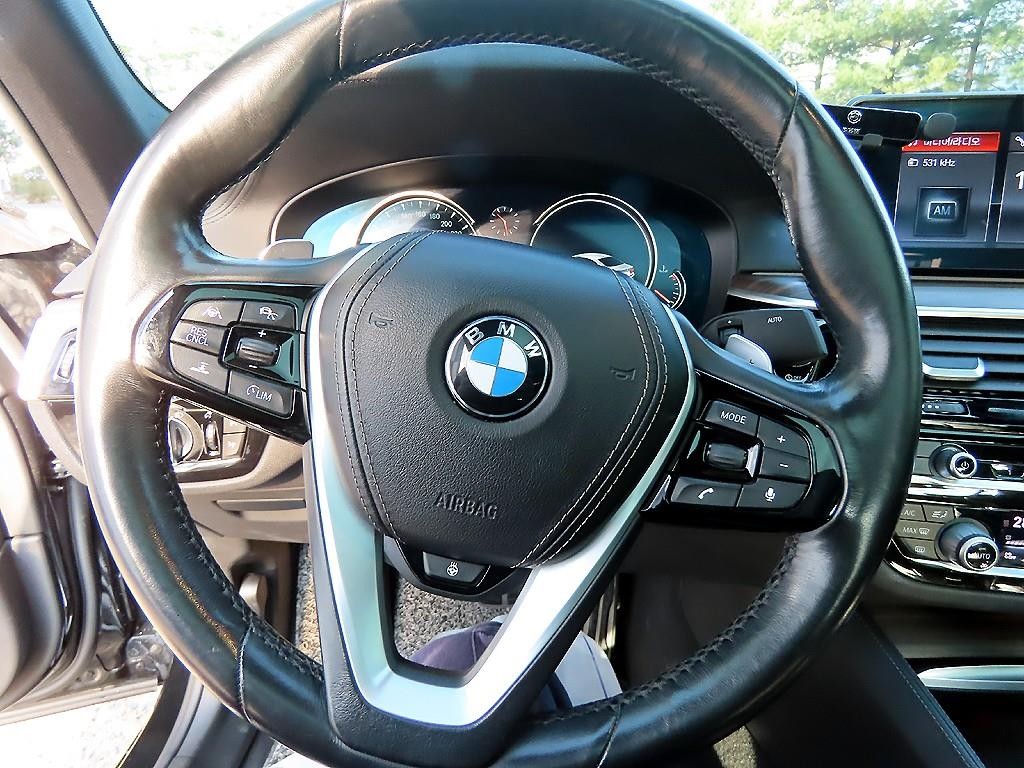 BMW 5시리즈 5시리즈 (G30) 520d M 스포츠 플러스 이미지 8